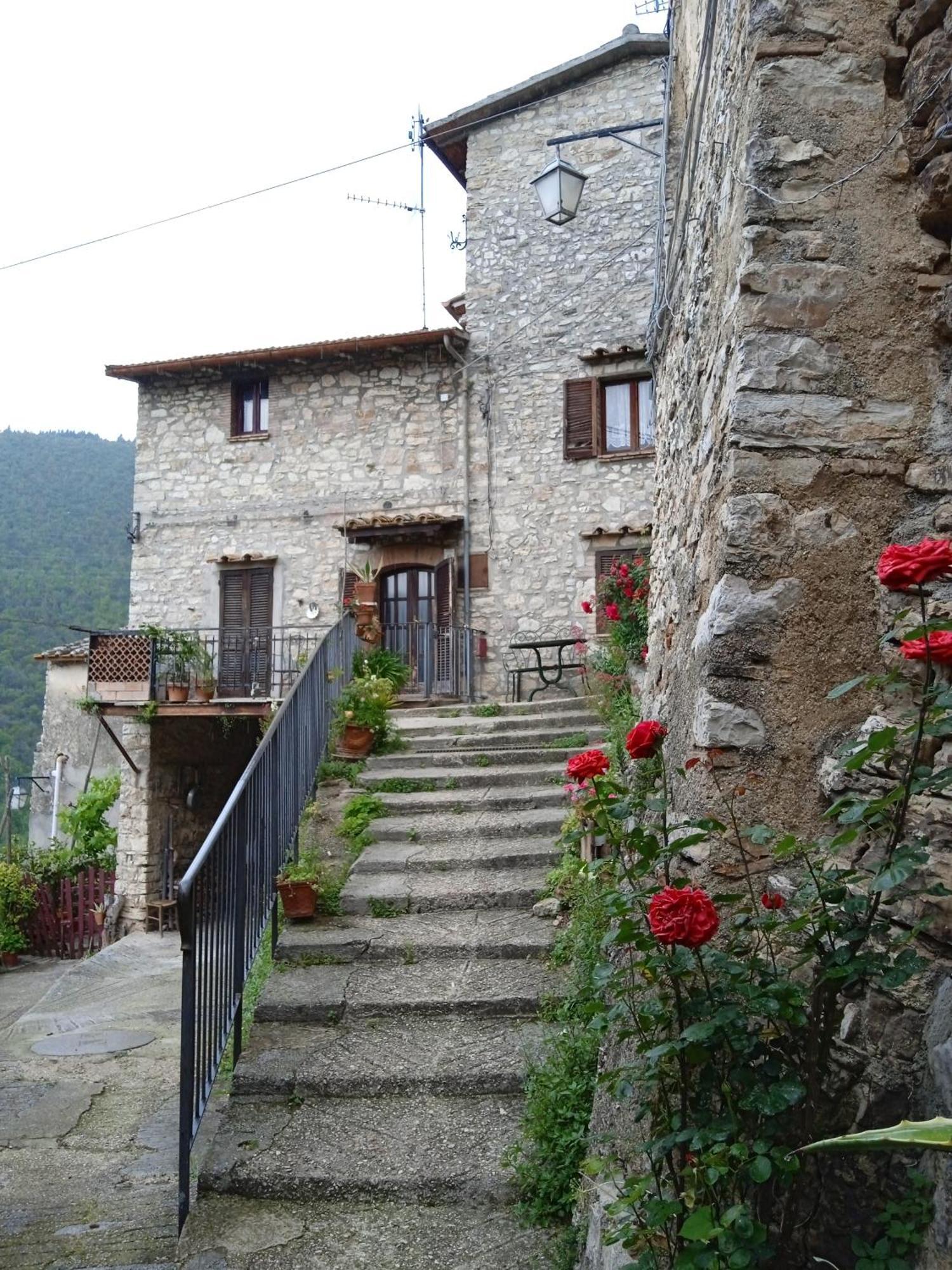 Casa Belvedere A Valle San Martino Di سبوليتو المظهر الخارجي الصورة