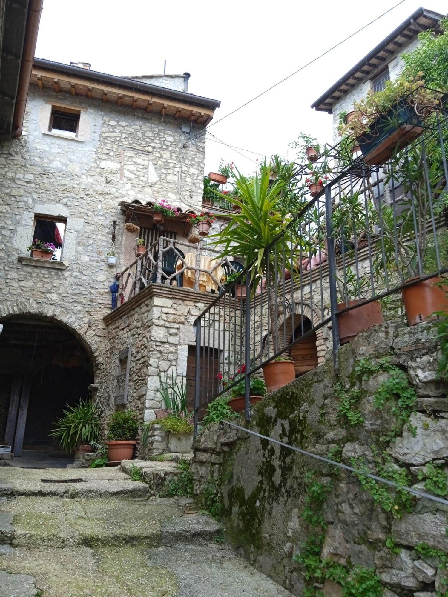 Casa Belvedere A Valle San Martino Di سبوليتو المظهر الخارجي الصورة