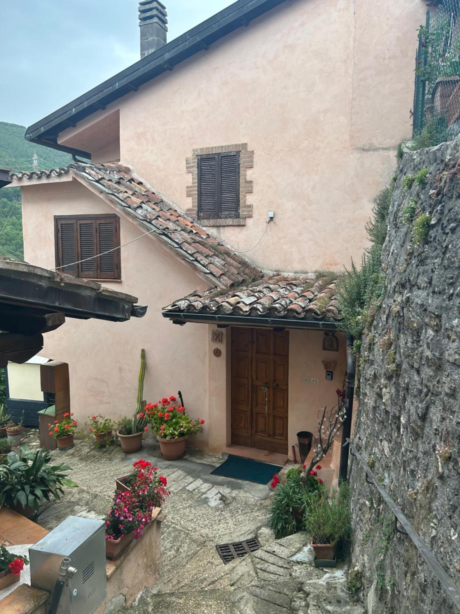 Casa Belvedere A Valle San Martino Di سبوليتو المظهر الخارجي الصورة